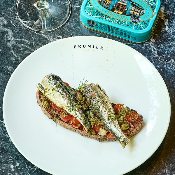 Sardines in olive oil, pickles and chili