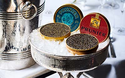 caviar sur présentoir glace