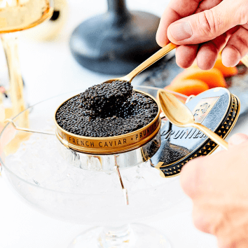 Dégustation de caviar à la cuillère