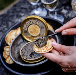accompagner le caviar avec des blinis