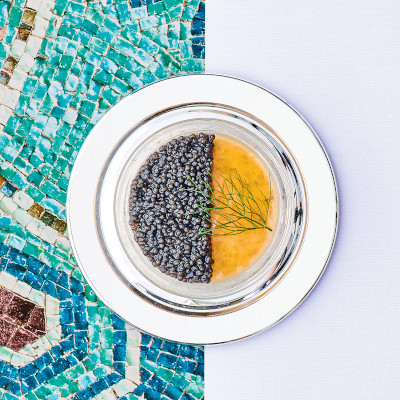Chair de tourteau et caviar Osciètre classique, Crème de fenouil, extraction de crevettes grises